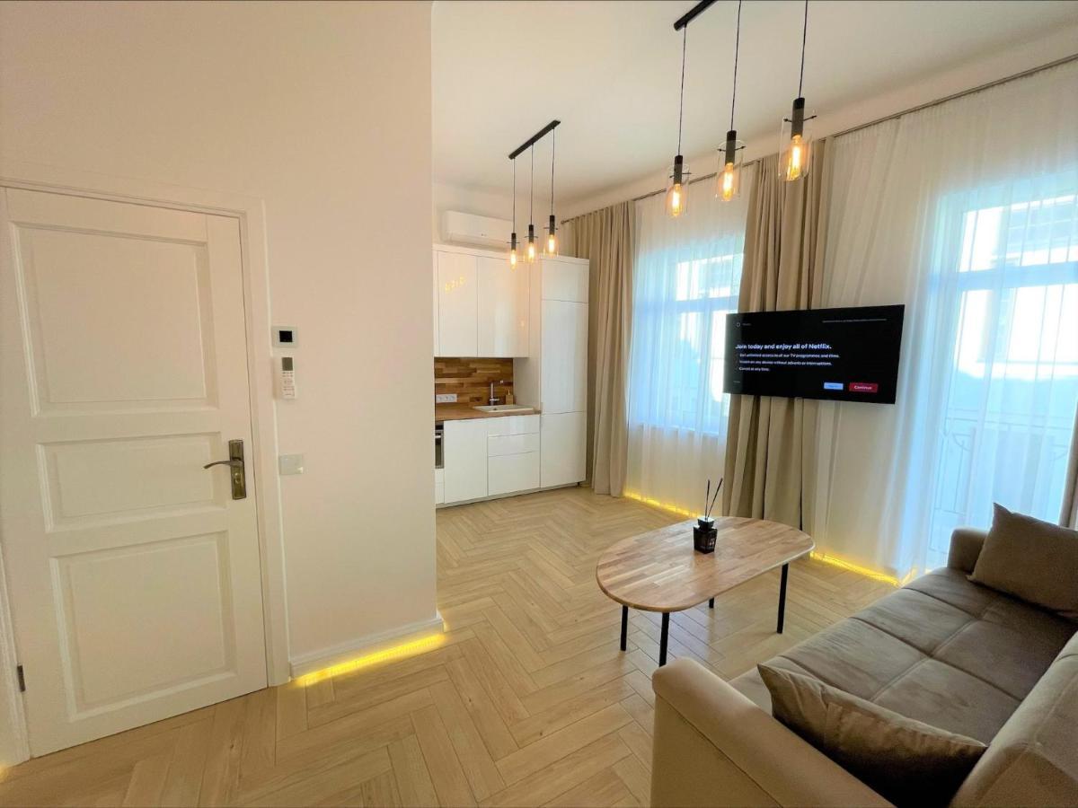 Picturesque Old Town Apartment With Charming Balcony Kaunas Exteriör bild