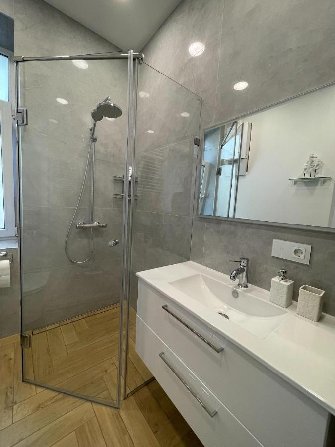 Picturesque Old Town Apartment With Charming Balcony Kaunas Exteriör bild