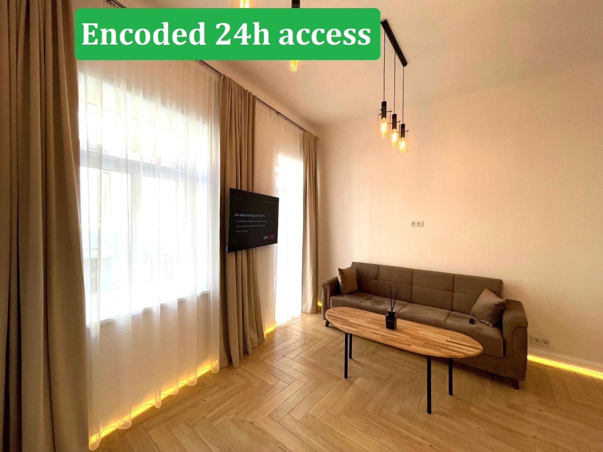 Picturesque Old Town Apartment With Charming Balcony Kaunas Exteriör bild