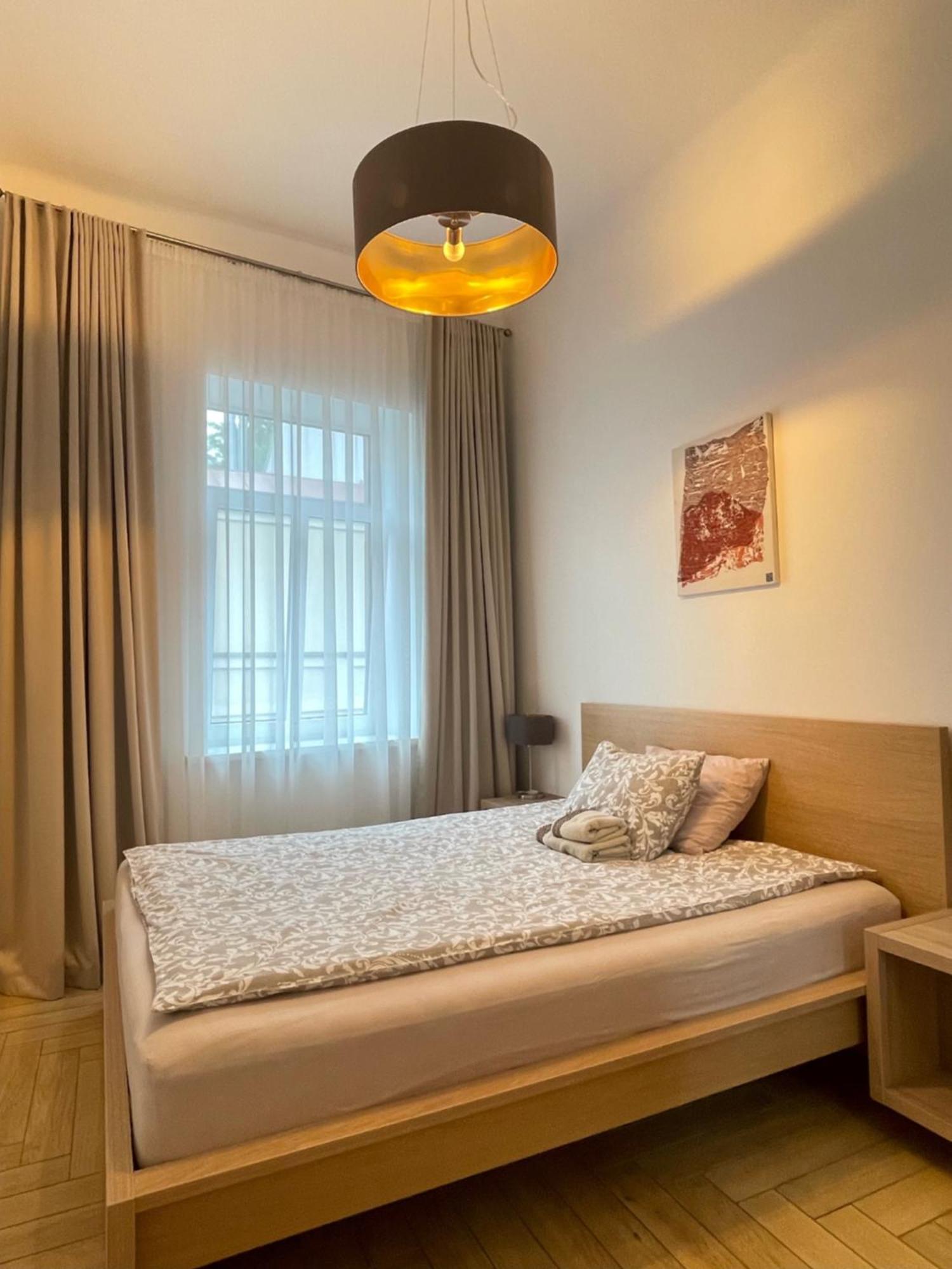 Picturesque Old Town Apartment With Charming Balcony Kaunas Exteriör bild