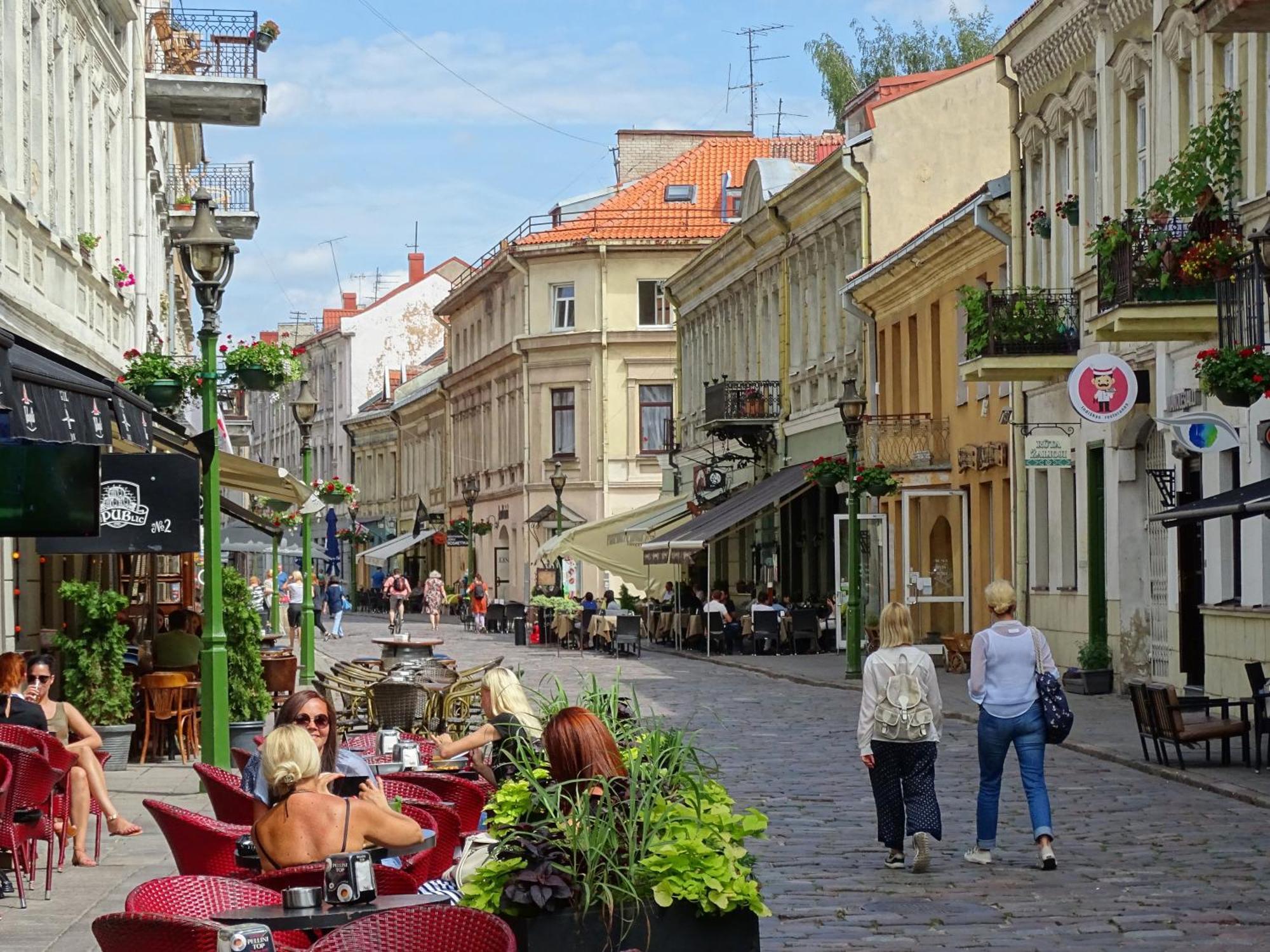 Picturesque Old Town Apartment With Charming Balcony Kaunas Exteriör bild