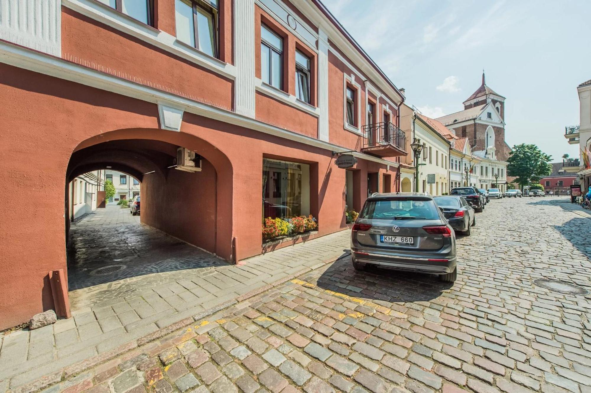 Picturesque Old Town Apartment With Charming Balcony Kaunas Exteriör bild